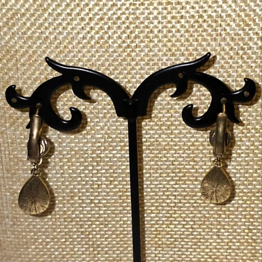 Lucky‎ Brand Green and Gold Leverback Drop Earrings